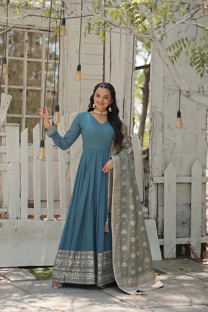 PREMIUM DESIGNER GOWN WITH DUPATTA Vintage unclassified dresses