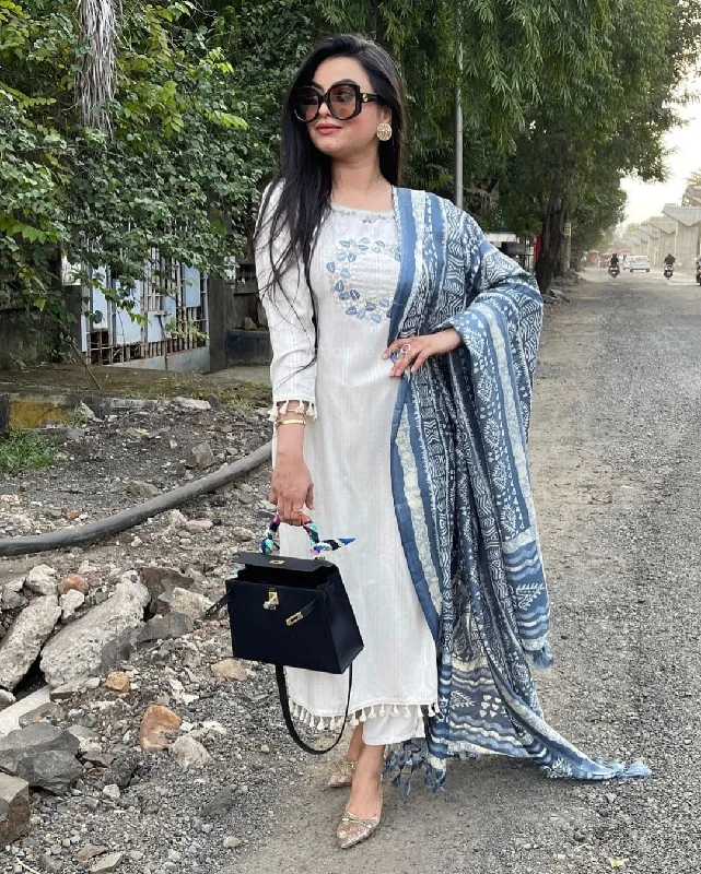 *We are here to spread some magic to your ethnic Heavy cotton katha work and embroidery 🪡 work and beautiful lace work Backless unclassified dresses