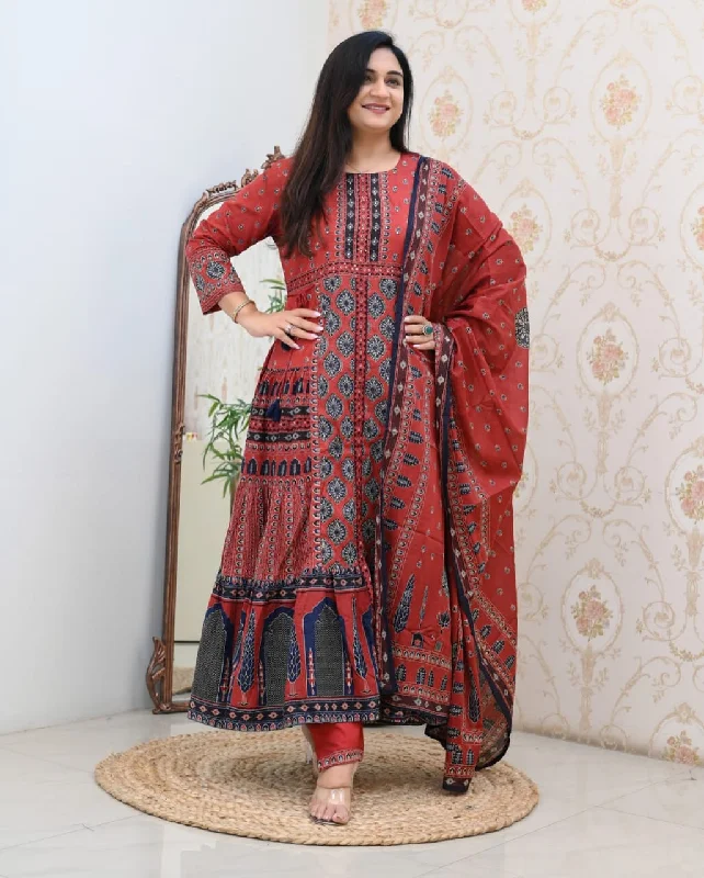 NEW beautiful 🤩 HEAVY FULLY STITCHIED 3 pic SUIT SET (NFRD315) Casual unclassified dresses